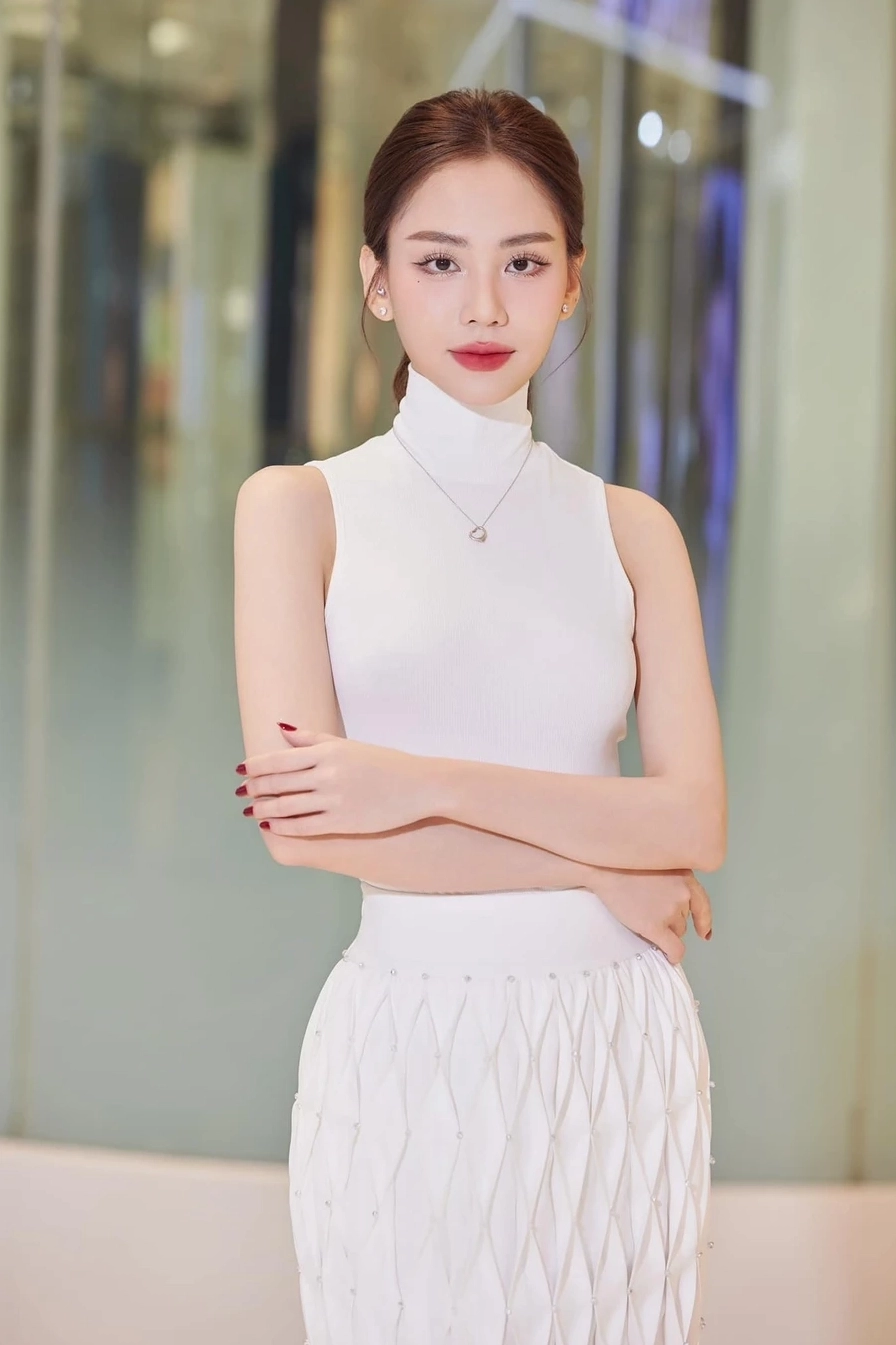 Ảnh bé gái dễ thương nhất làm tan chảy mọi trái tim