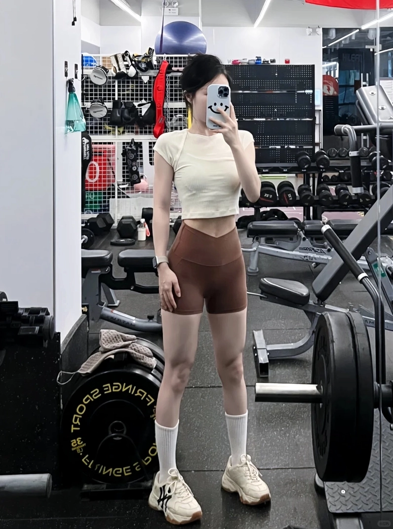 Ảnh gái tập gym body săn chắc