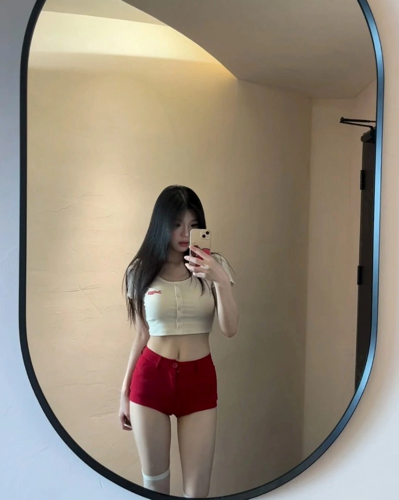 ảnh gái xinh chụp dáng 1