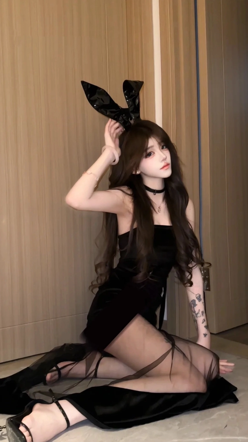 Ảnh gái xinh cosplay thỏ đen ấn tượng