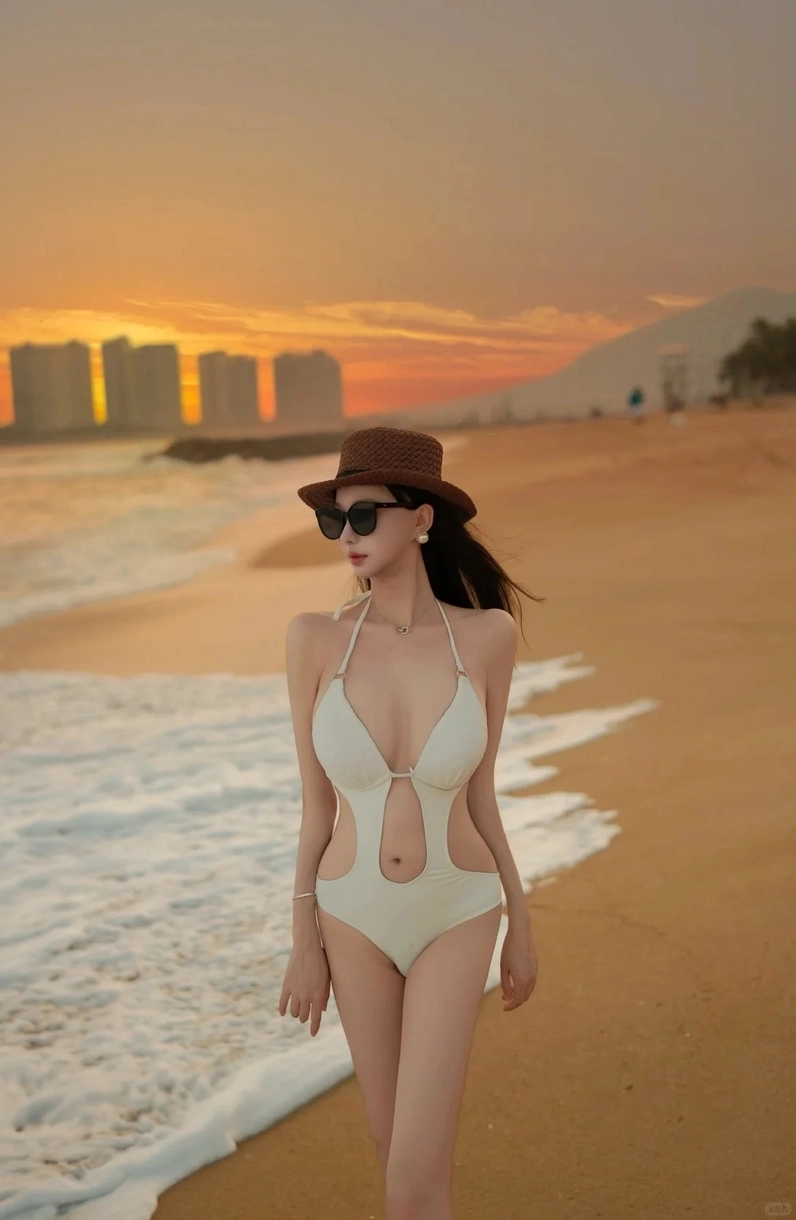 Ảnh gái xinh mặc bikini đi biển che mặt