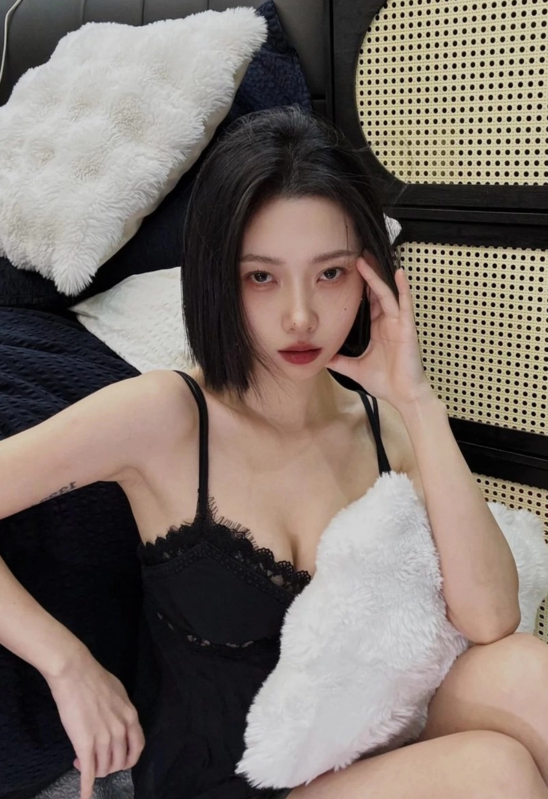 Ảnh gái xinh mặc đồ ngủ 38