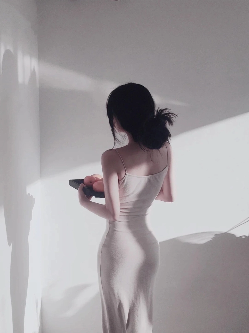 Ảnh gái xinh mặc váy body cuốn hút