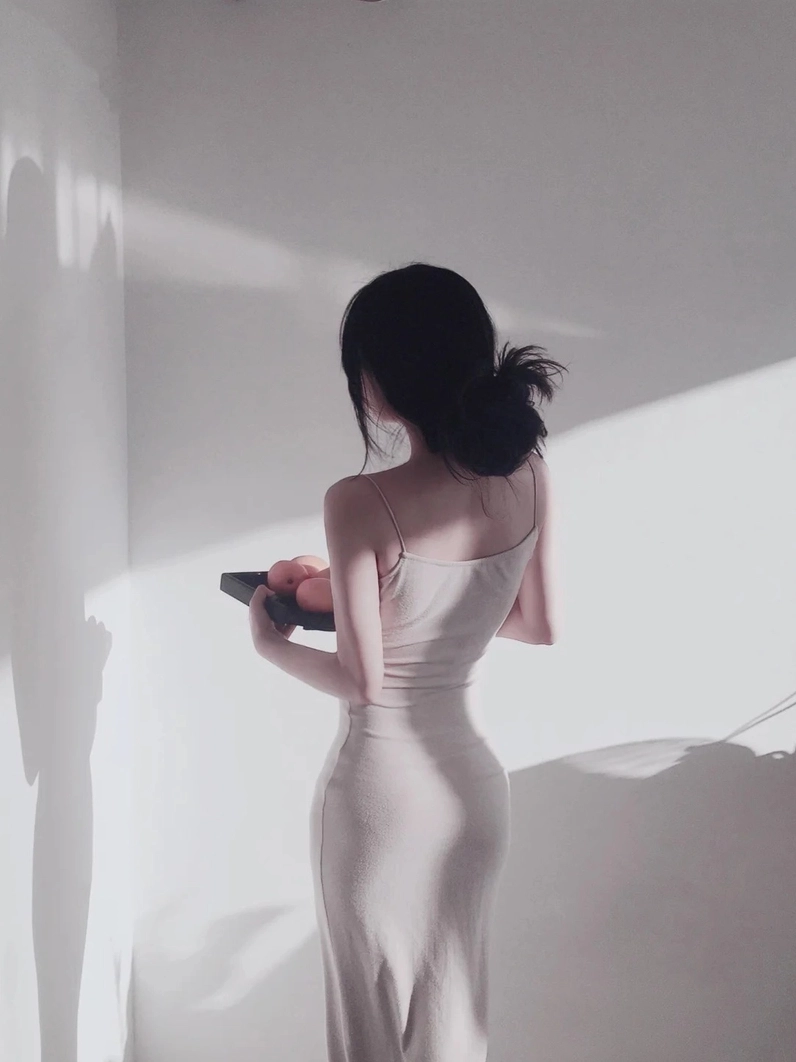 Ảnh gái xinh mặc váy body cuốn hút