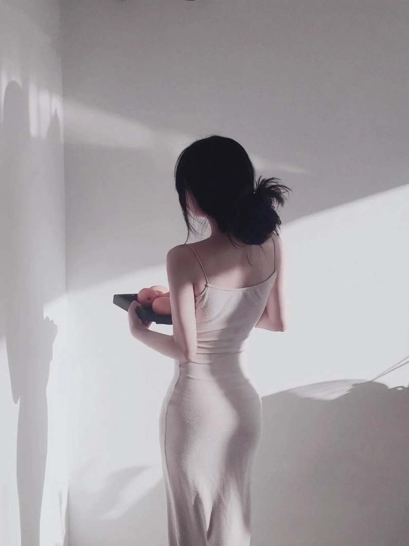 Ảnh gái xinh mặc váy body cuốn hút