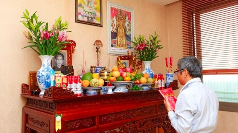 Bài khấn trước khi lau dọn bàn thờ