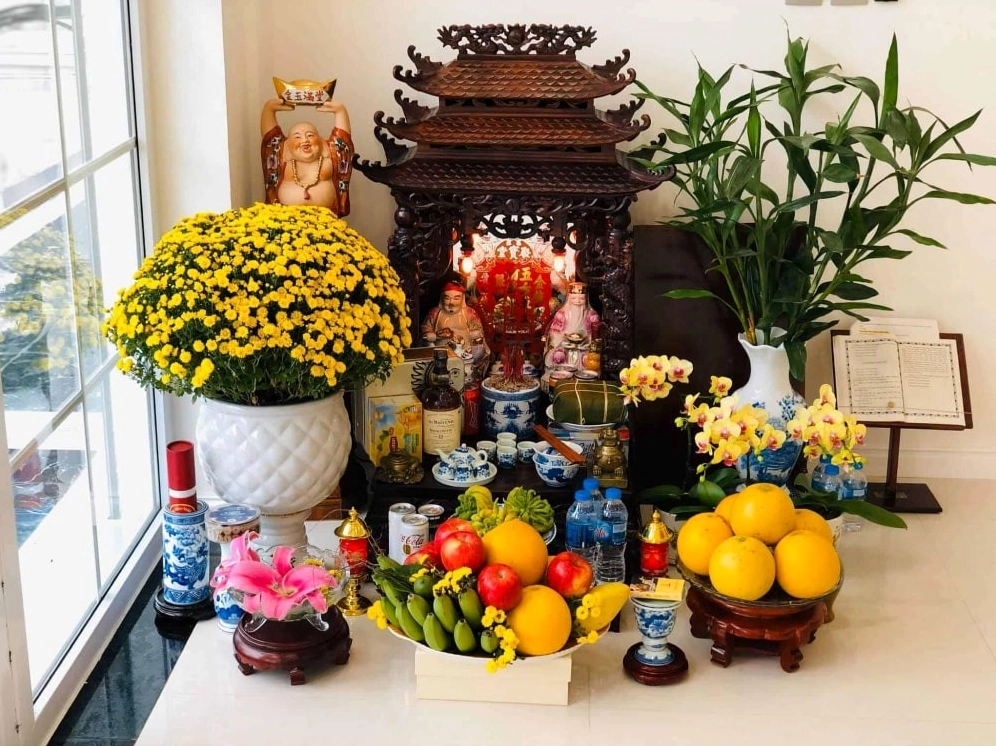 bố trí bàn thờ thần tài