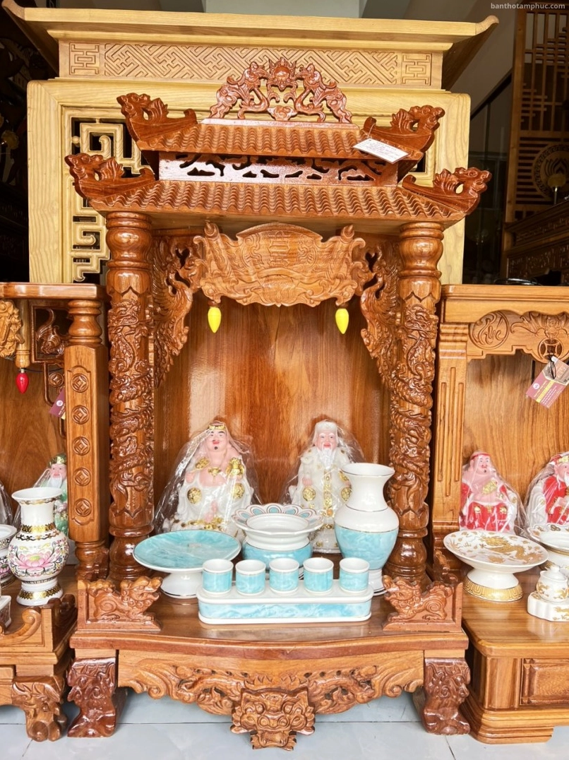 bố trí bàn thờ thần tài