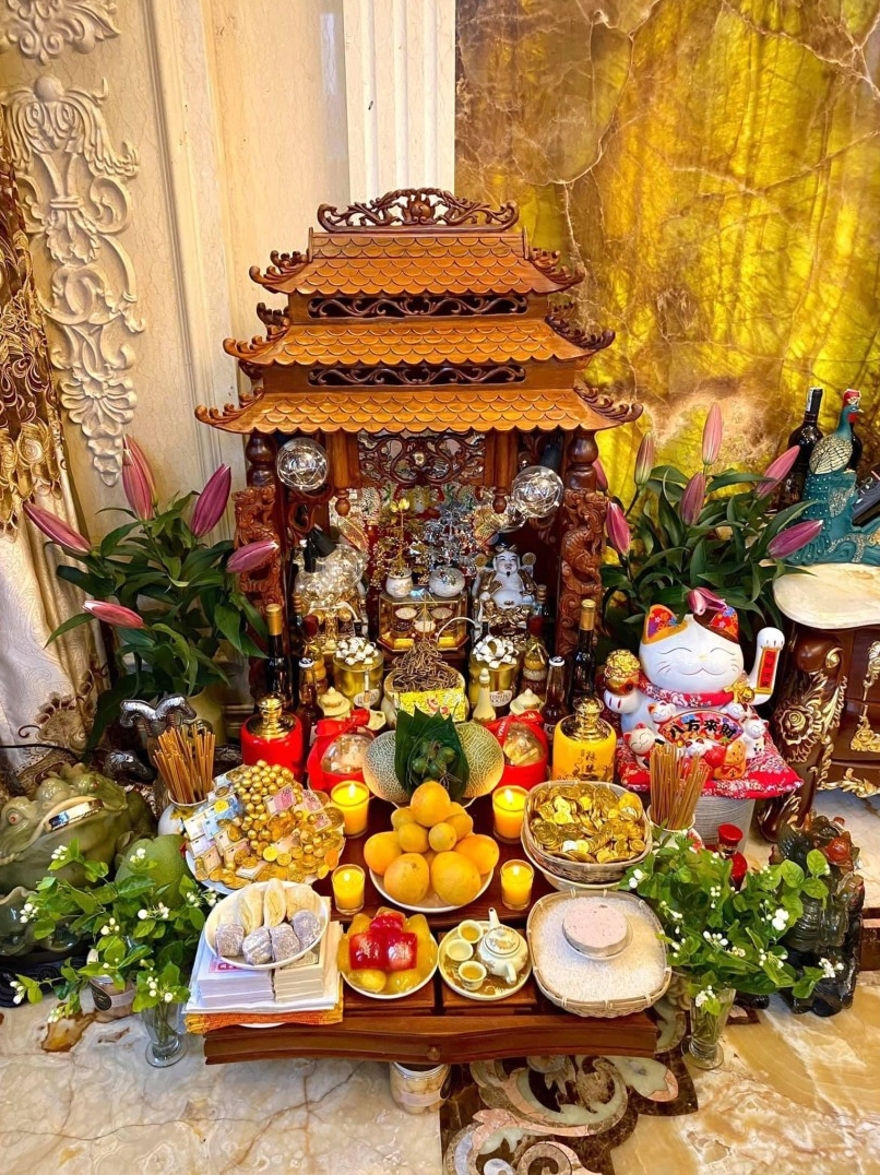 bố trí bàn thờ thần tài