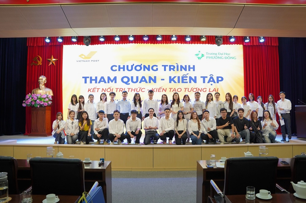 Bưu điện Việt Nam đồng hành cùng sinh viên Đại học Phương Đông trên hành trình “kết nối tri thức”