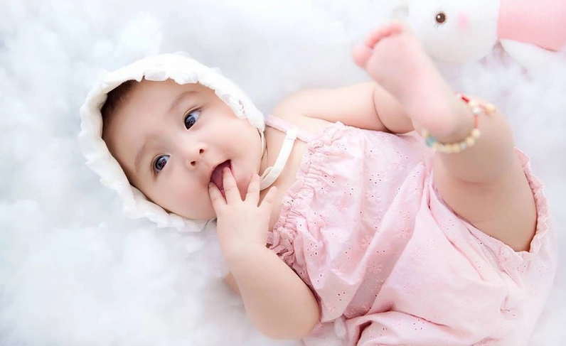 Chọn ngày cắt tóc máu cho trẻ sơ sinh  hy vọng bé khỏe mạnh và có mái tóc dày