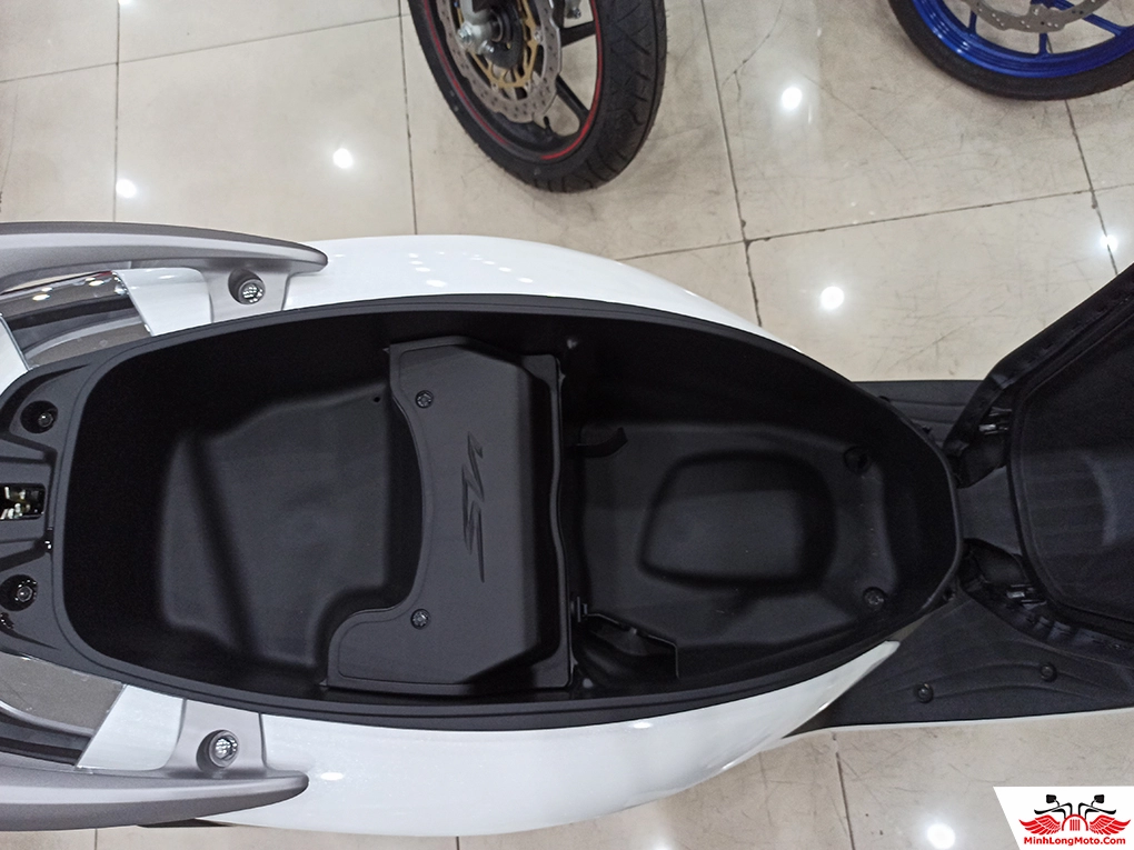 Cốp xe SH150 rộng rãi và tiện dụng