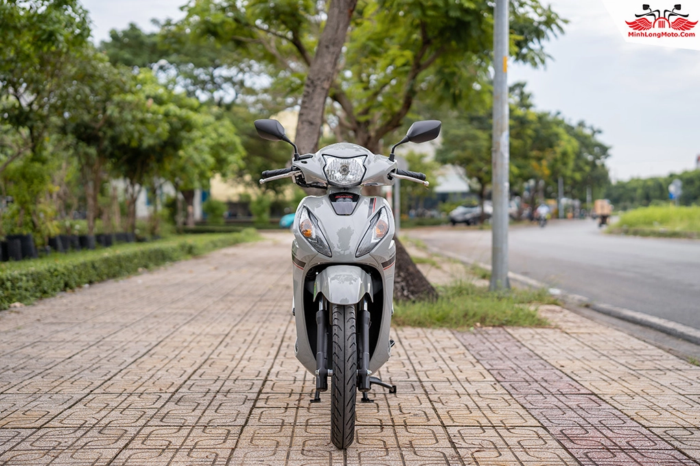 Đèn trước hiện đại của xe Vision