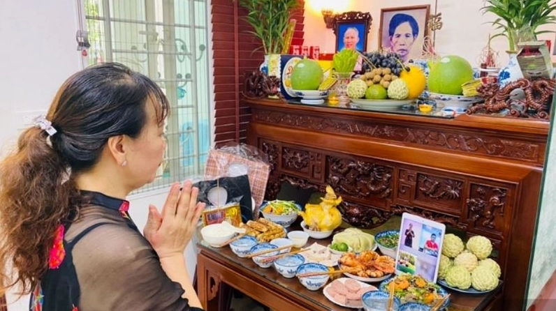 Đọc văn khấn và lễ tạ