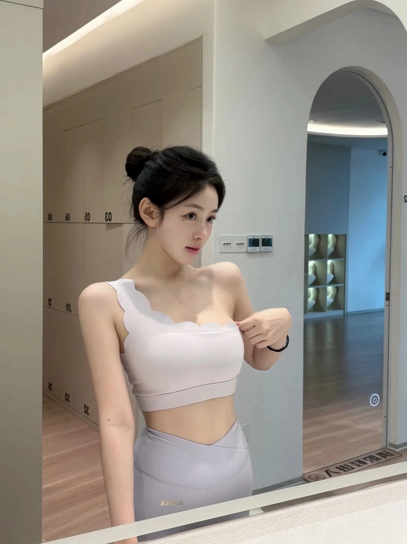 Gái xinh gym phong cách thể thao sexy