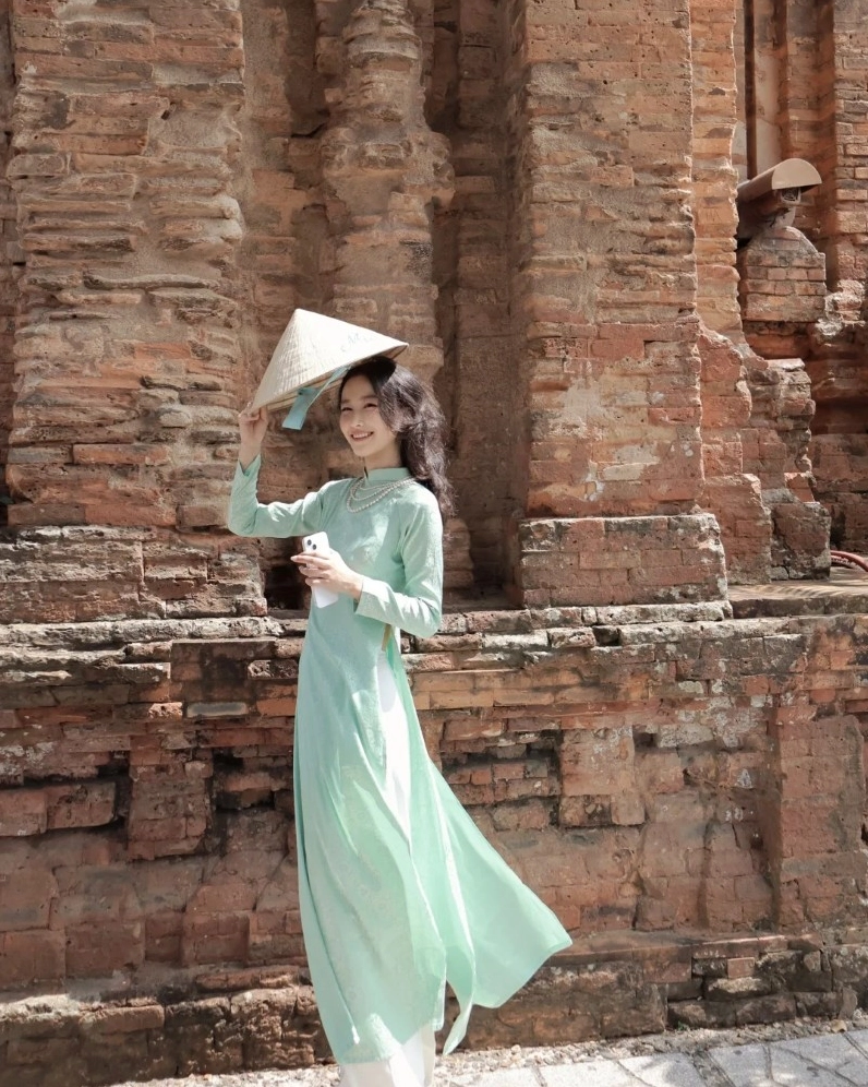 gái xinh mặc áo dài 24