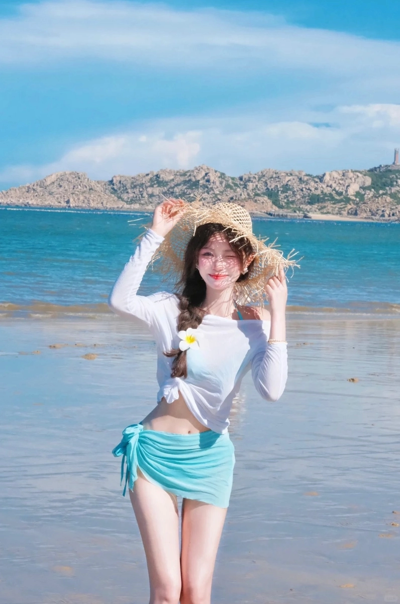 Gái xinh mặc bikini đi biển TikTok