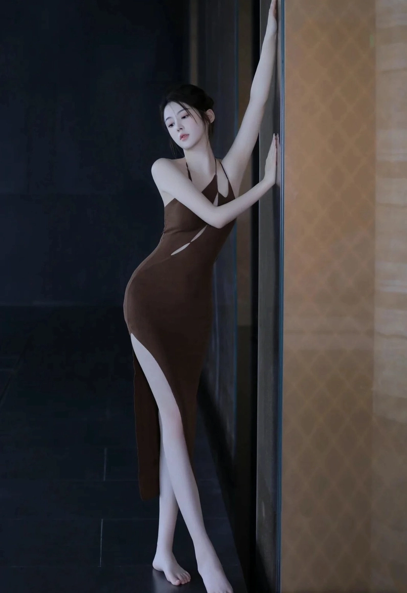 Gái xinh mặc váy body tôn dáng