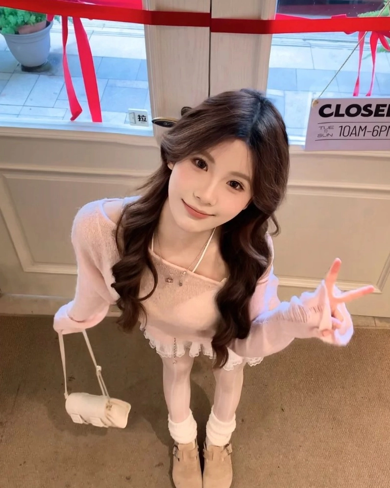 gái xinh mặc váy pinky phong cách vintage