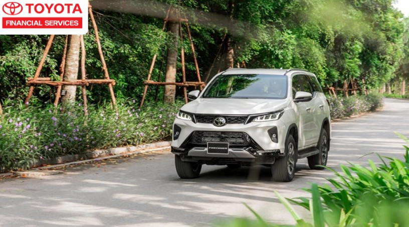 Giá xe Toyota 7 chỗ Fortuner 2025