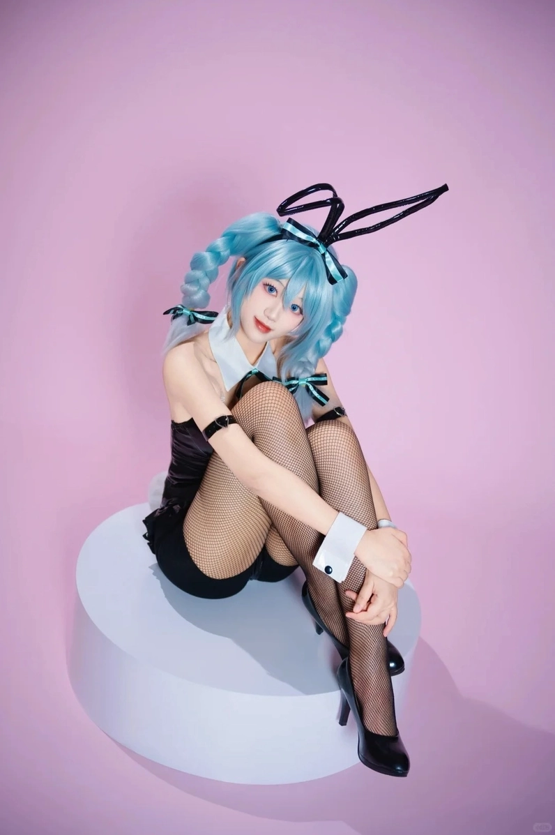 Girl cosplay thỏ tạo dáng hút mắt