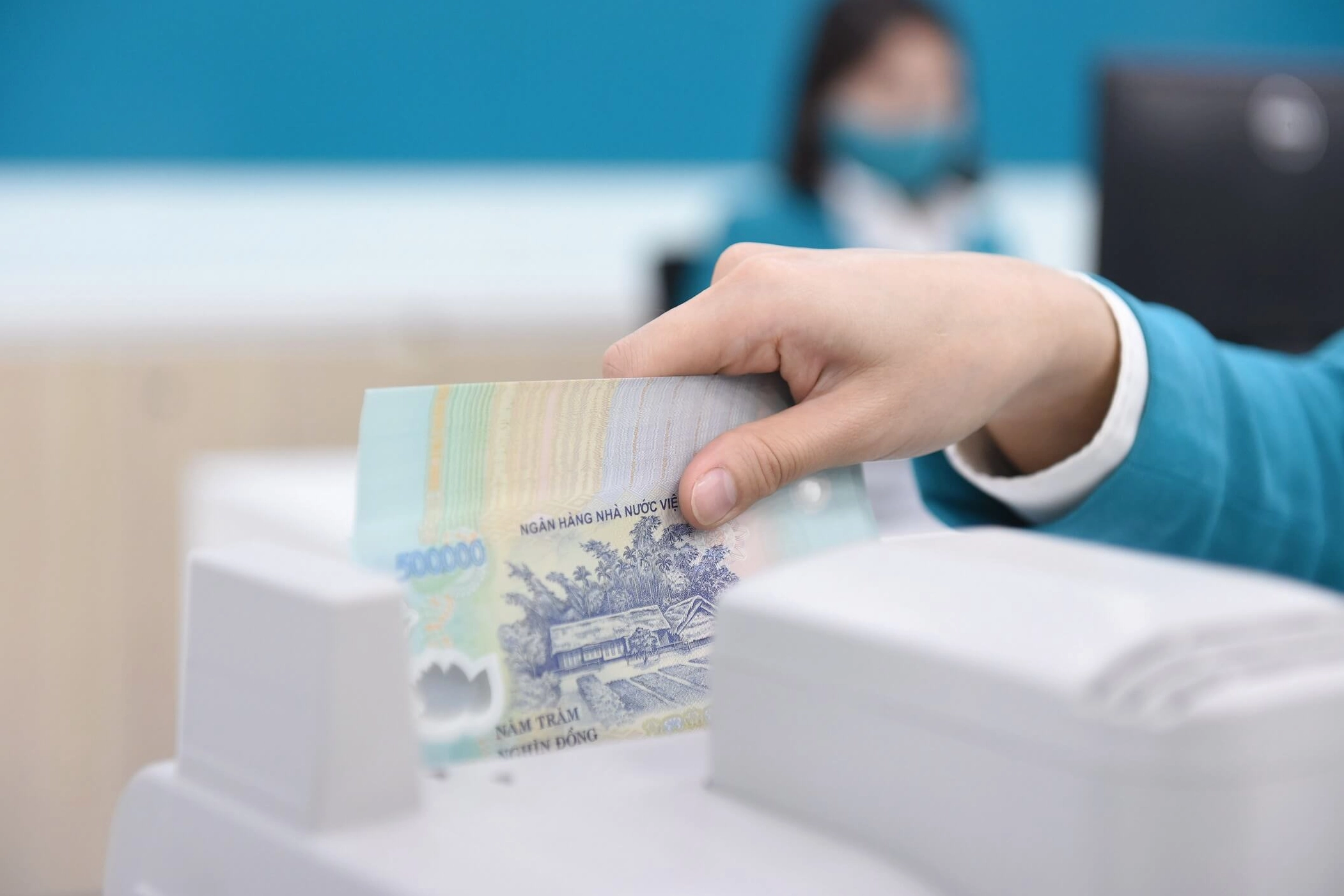 gui-tiet-kiem-1-ty-1-thang-lai-bao-nhieu-1.jpg