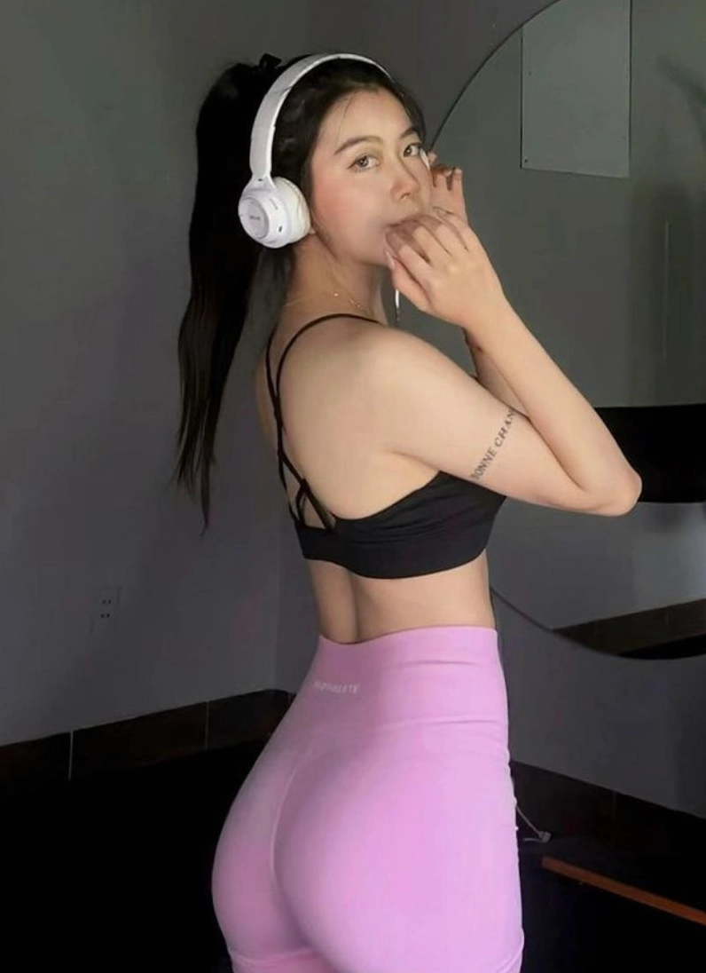 hình ảnh gái mông to tập gym