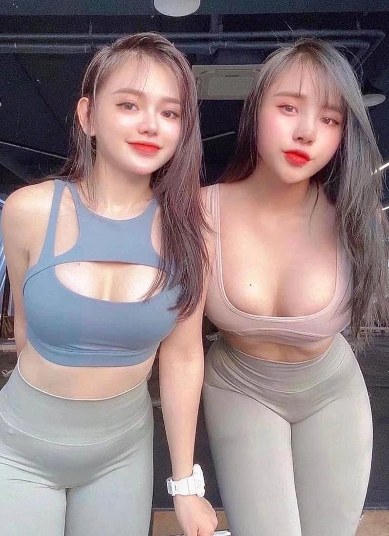 hình ảnh gái ngực to tập gym