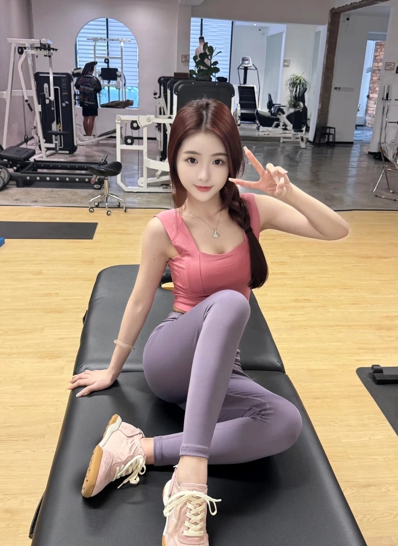Hình ảnh gái tập gym hiện đại