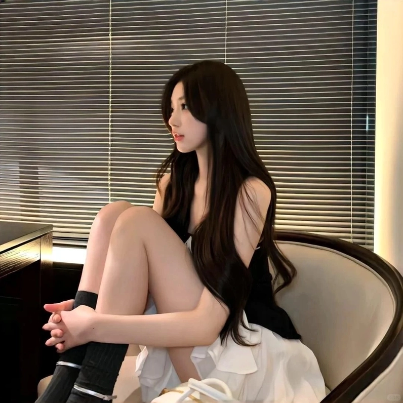 Hình ảnh gái xinh sexy với ánh nhìn quyến rũ