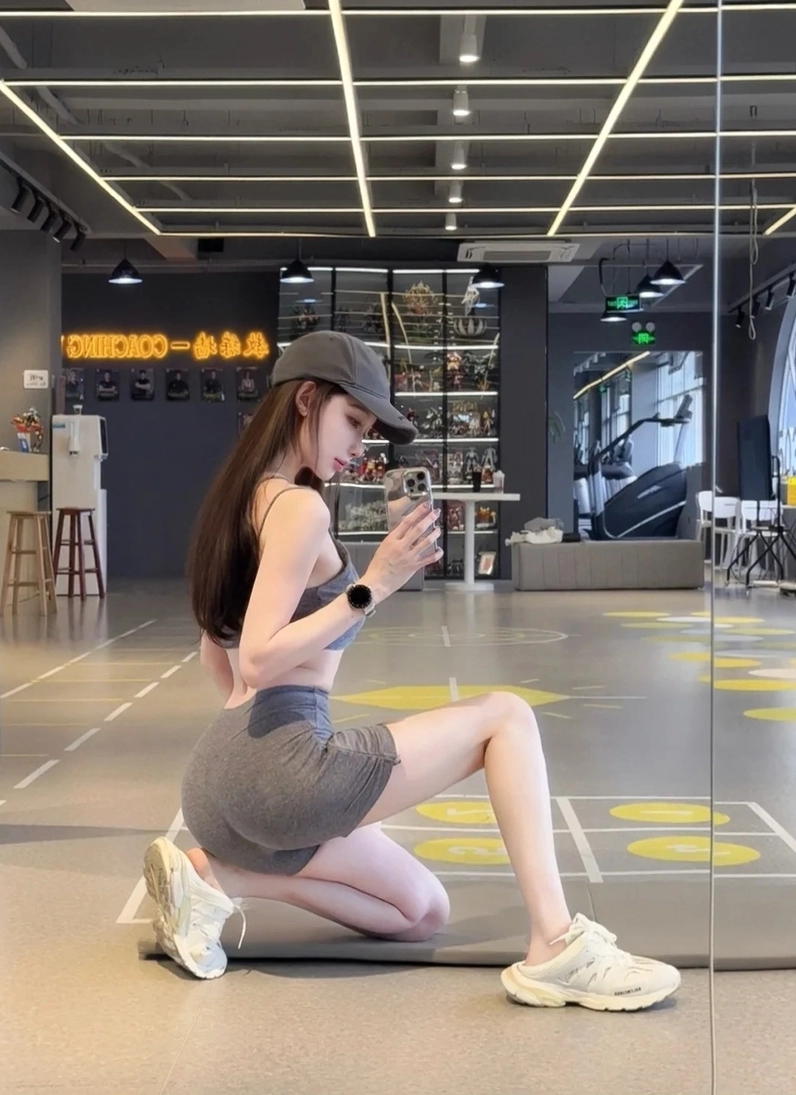 Hình ảnh gái xinh tập gym đầy sức sống
