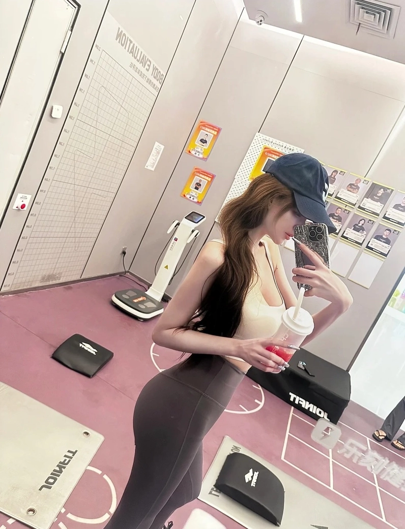 Hình ảnh gái xinh tập gym nổi bật vóc dáng