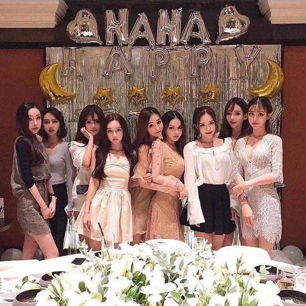 Hình các cô gái xinh đẹp mừng sinh nhật