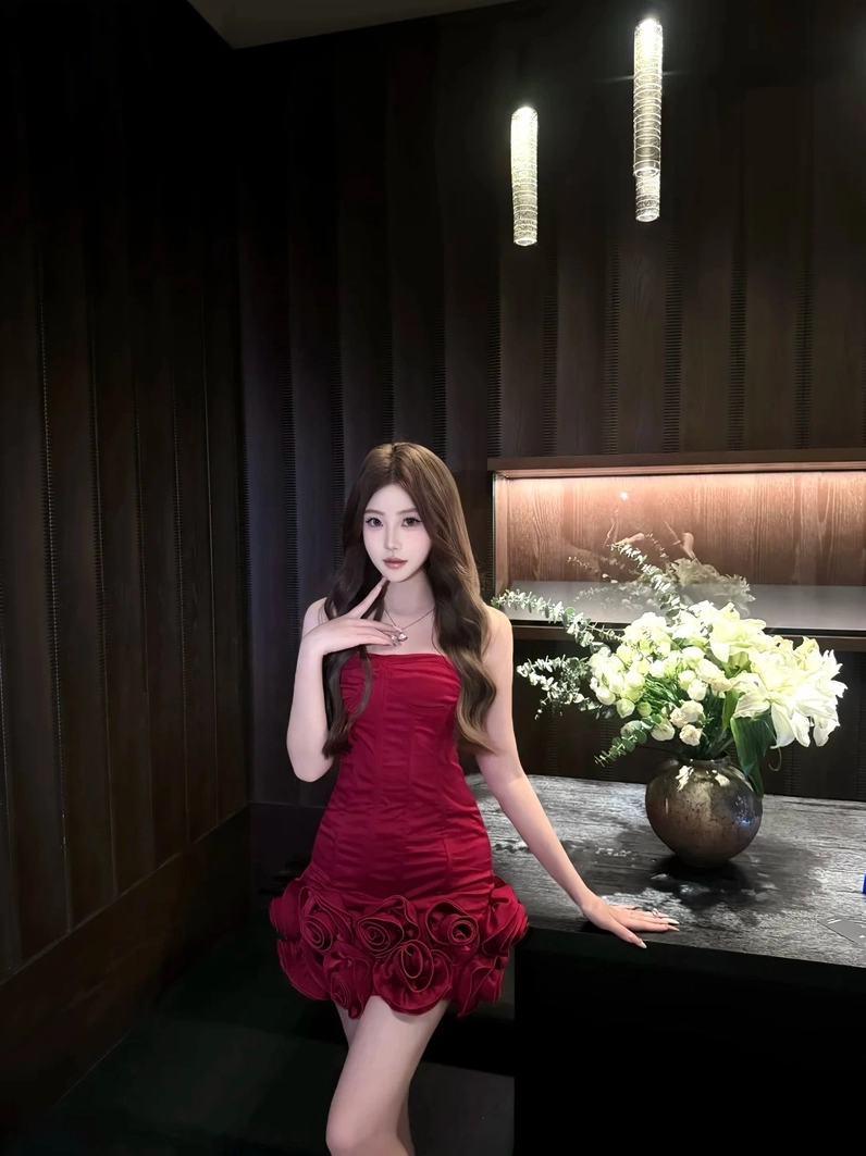 Hình gái xinh mặc váy sexy cuốn mắt