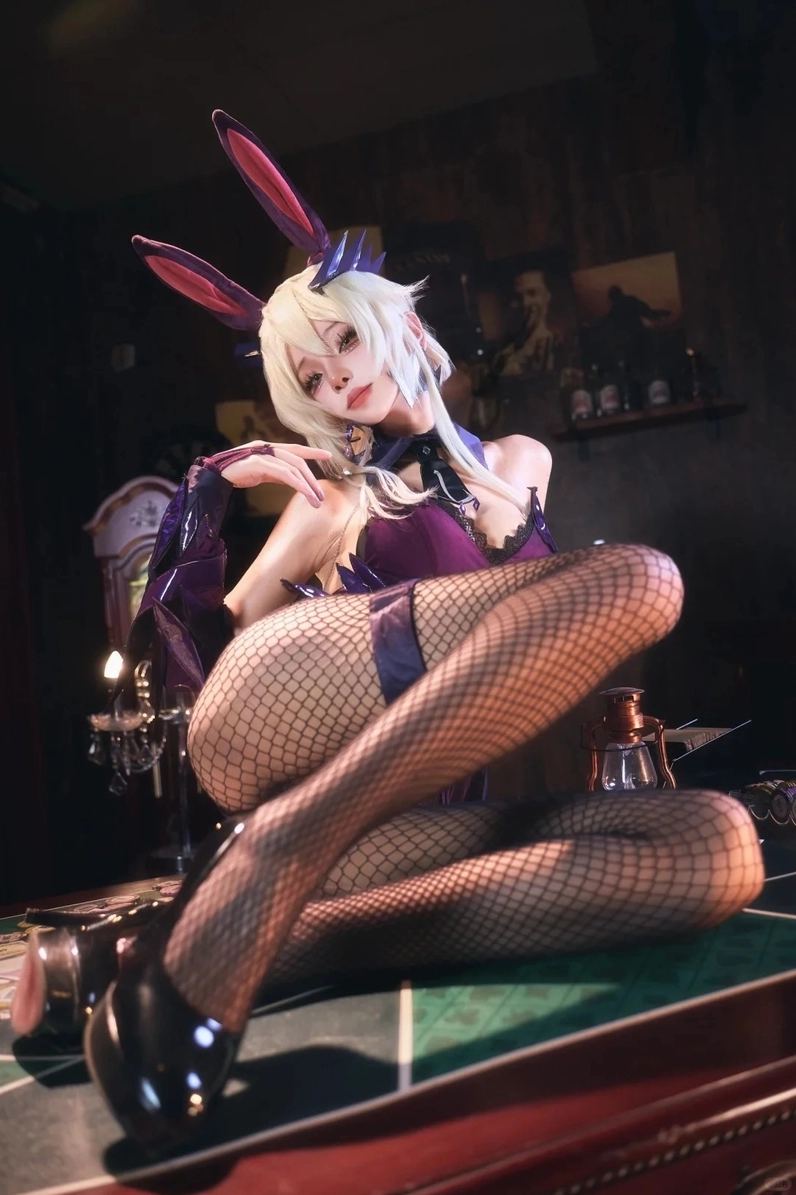 Hot girl thỏ đen tạo dáng lôi cuốn