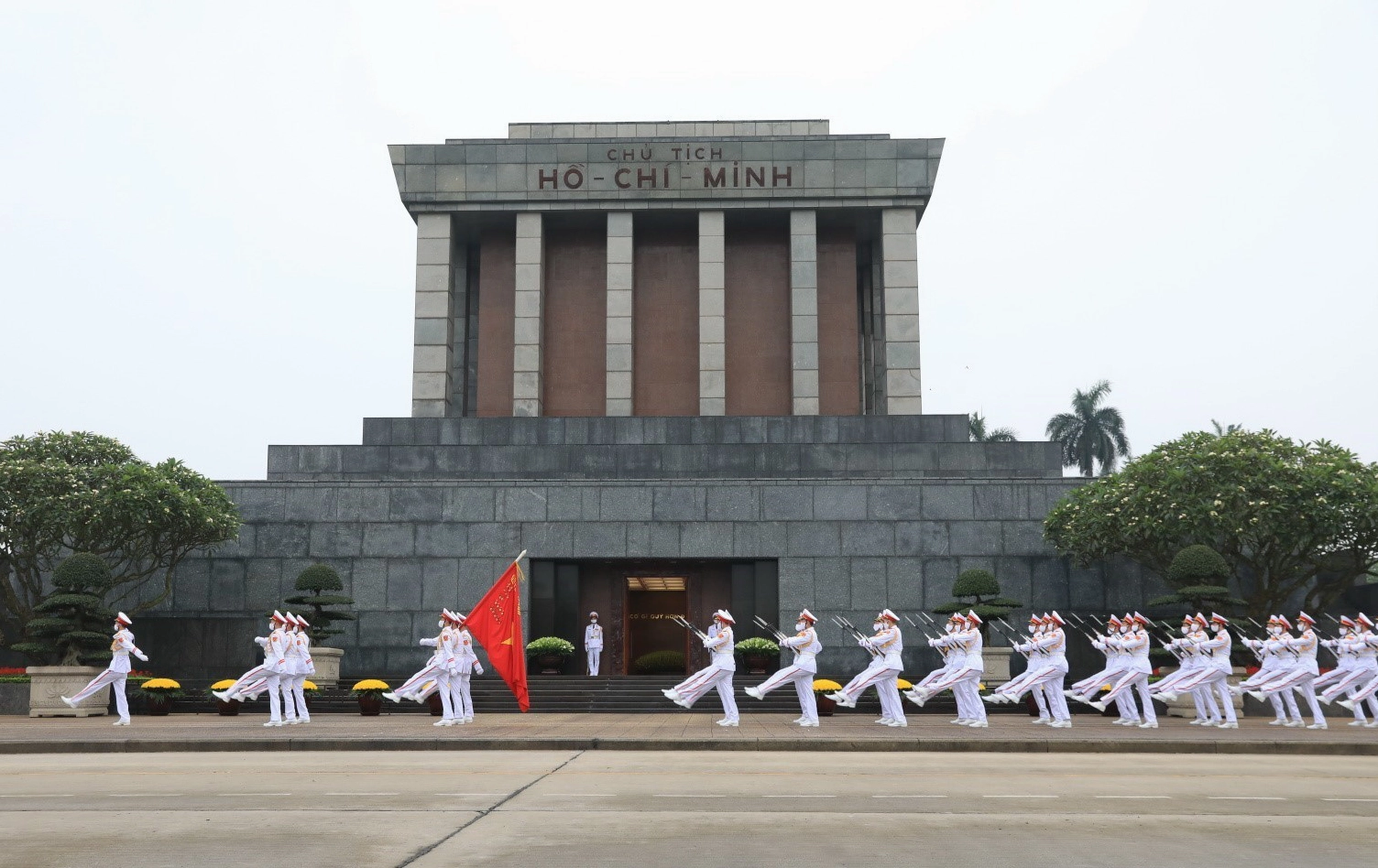 Lăng Chủ tịch Hồ Chí Minh qua ống kính