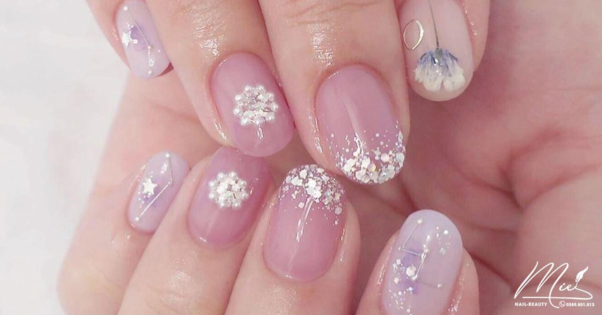 Lựa chọn ngày đẹp cắt móng tay mang lại gia đình hạnh phúc