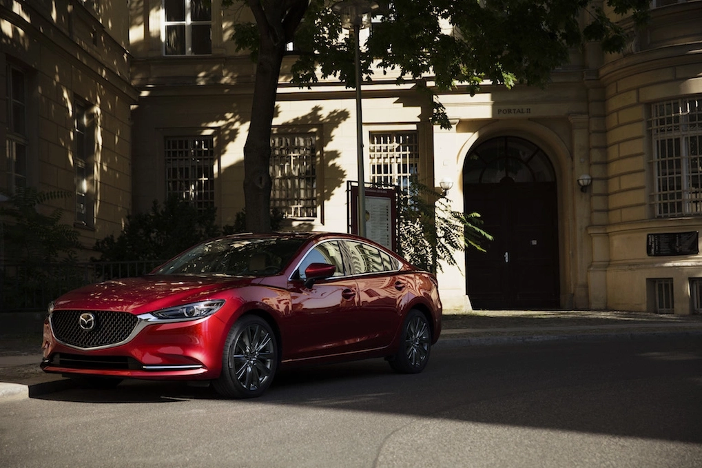 Ngoại thất Mazda 6 sắc sảo và hiện đại