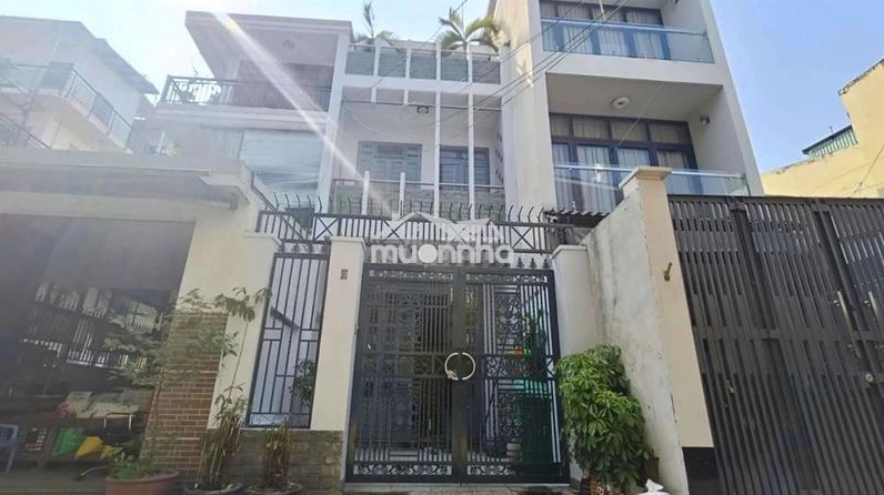 Nhà mới sơn sửa, 4PN, hẻm xe hơi sát mặt tiền Quang Trung P10 GV