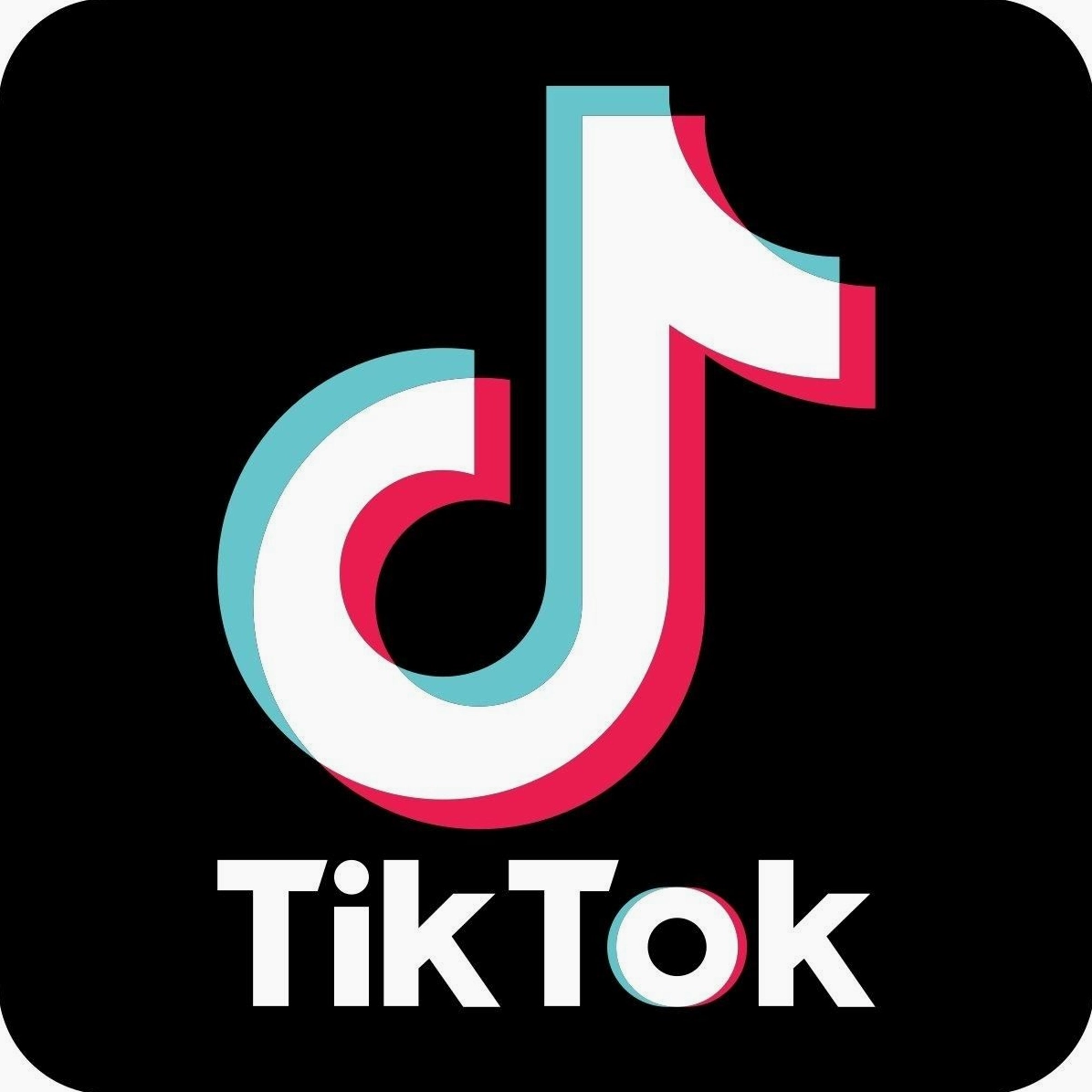 Nữ sinh tươi tắn với áo dài tại chợ Tết