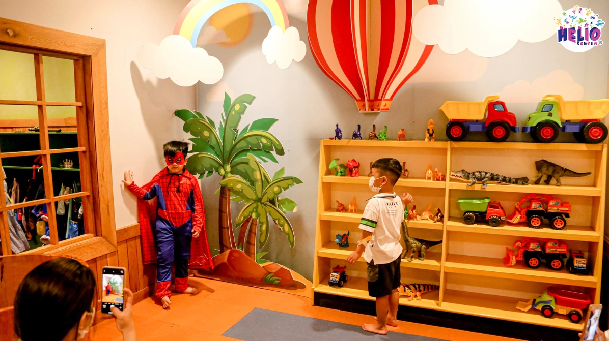 Phòng hóa trang đầy màu sắc cho trẻ em tại Helio Kids