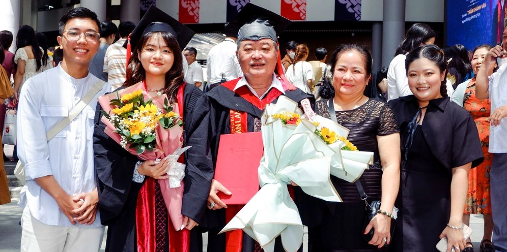 Sinh viên tốt nghiệp