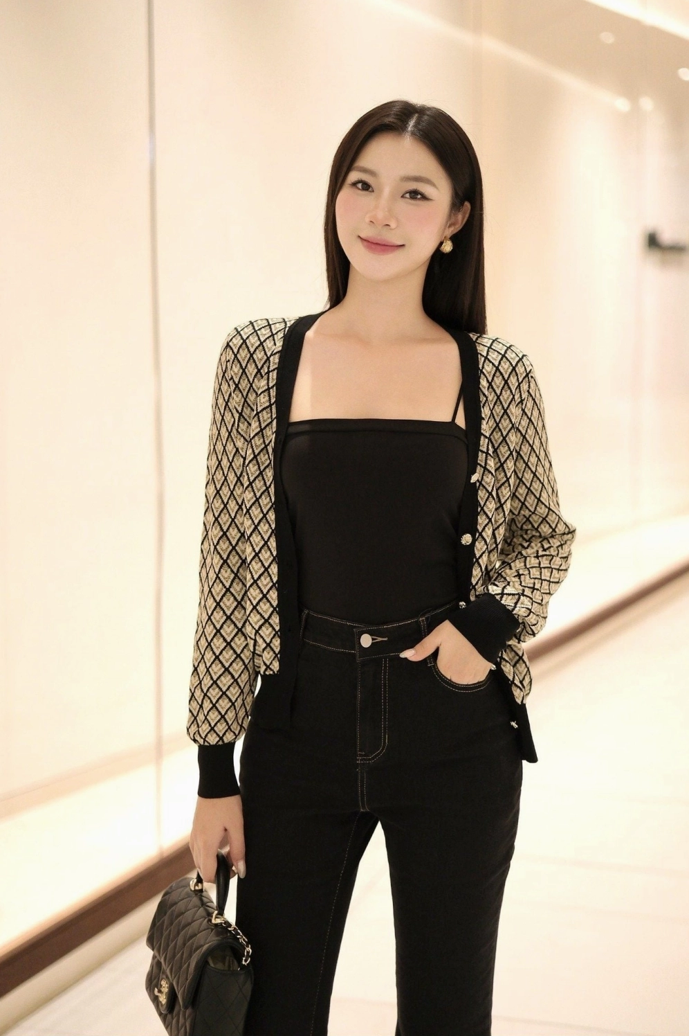 Sức nóng lan tỏa khi thấy hot girl mặc hai dây xuống phố.