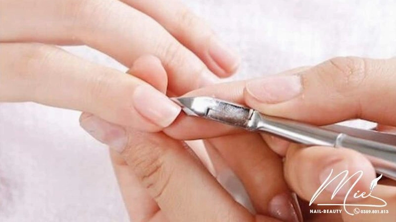 Tại sao cần chọn ngày đẹp cắt móng tay chuẩn phong thủy