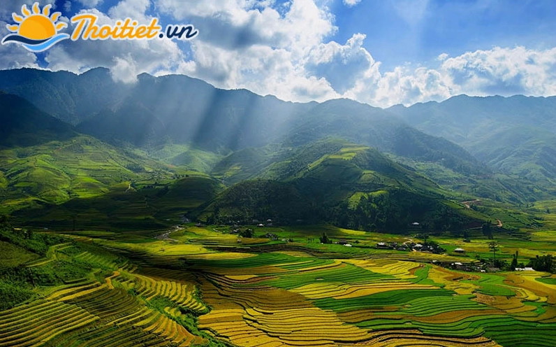 Thời tiết mùa hè nóng ẩm và mưa nhiều ở miền Bắc
