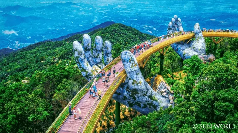 Toàn cảnh Cầu Bàn Tay Đà Nẵng ấn tượng