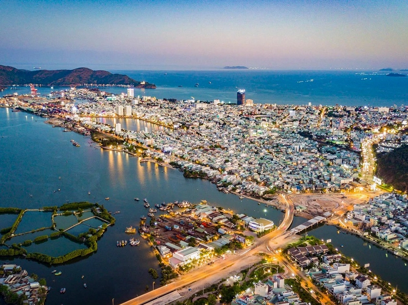 Toàn cảnh thành phố Quy Nhơn từ trên cao