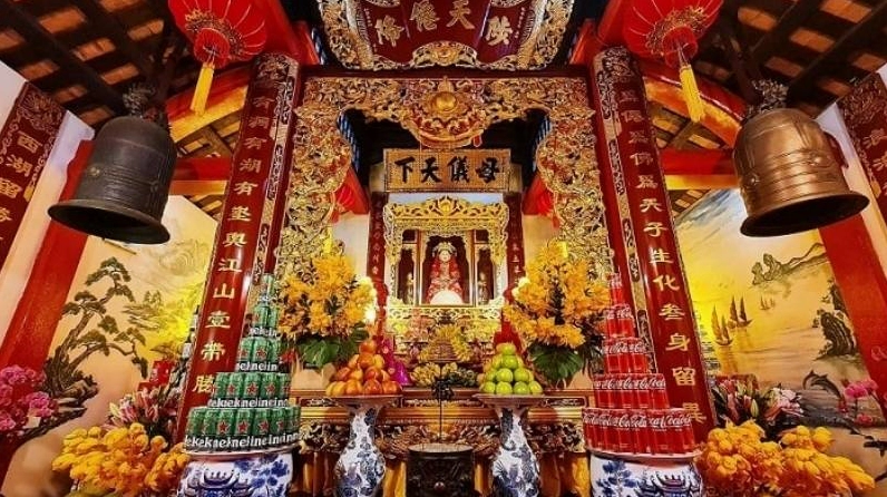 Văn khấn đi lễ phủ Tây Hồ ngắn gọn, chuẩn nhất