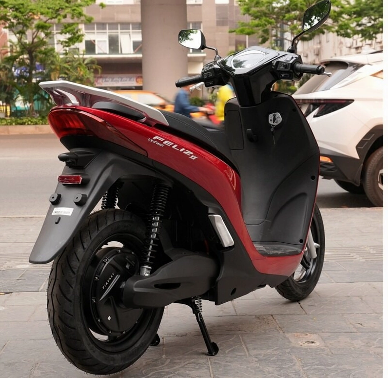 VinFast Feliz II được trang bị đèn LED và nhiều tiện ích thông minh hỗ trợ người lái.