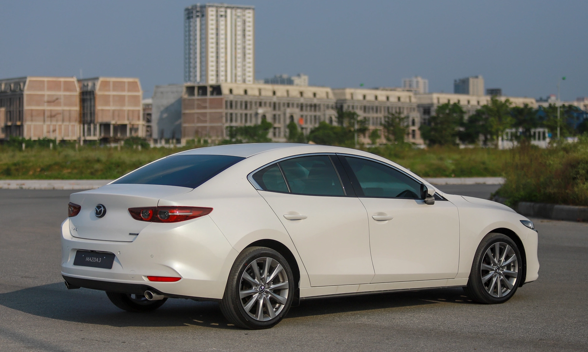Vô lăng và bảng đồng hồ hiển thị sắc nét trên Mazda 3